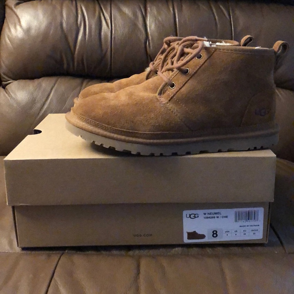W Neumel ugg chestnut size 8